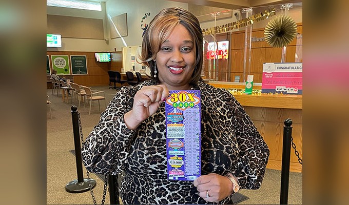 Traveling Nurse Scoops Up $10,000 While Passing Through CT